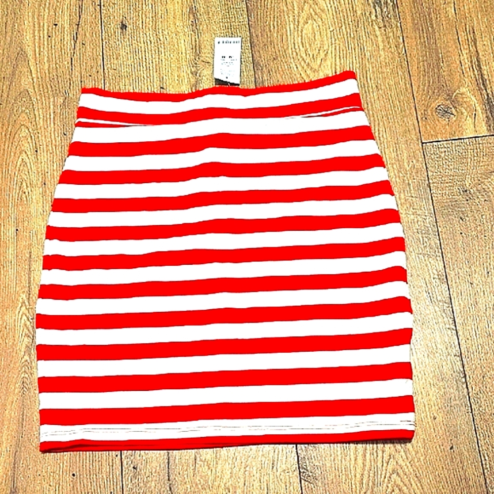 Bebe Red and White Mini Pencil Skirt Resort Wear